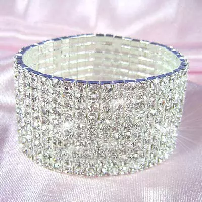 Swarovski Bracelet (sary 66): Modely vovoka kintana, fanangonana vaovao miaraka amin'ny kristaly sy vato, mafy amin'ny rhinestones sy ny pendantona 3024_11