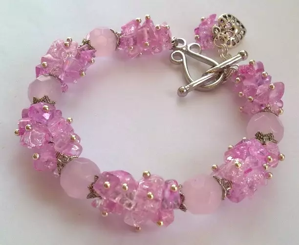 Gelang Rose Quartz (62 Foto): Model nganggo watu gula kanggo narik kawigaten, ing tangan sing nganggo kanthi bener, sifat 3037_35