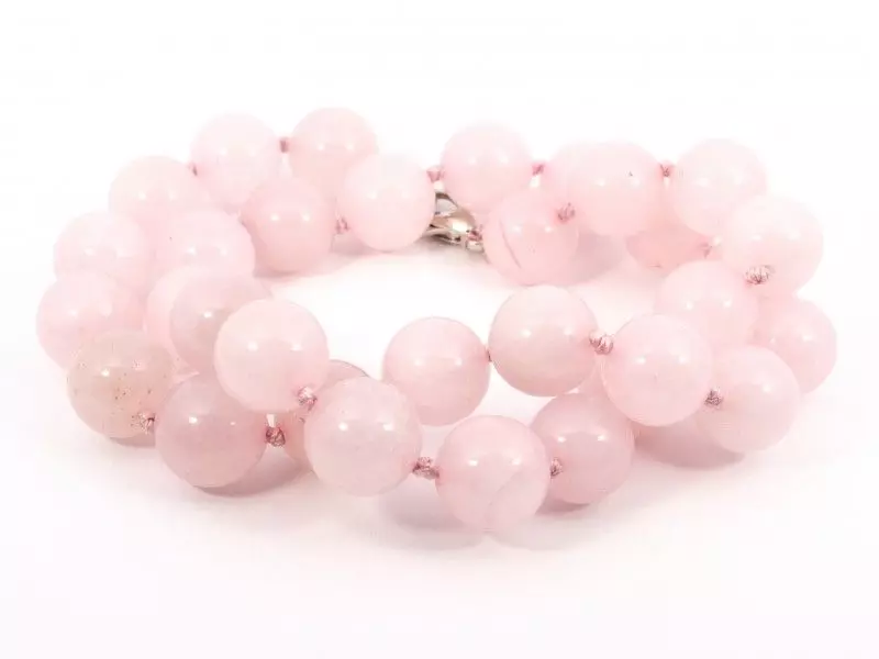 polsera de quars rosa (62 fotos): models amb pedres de sucre per atreure l'amor, en el que la mà que porta adequadament, propietats 3037_49