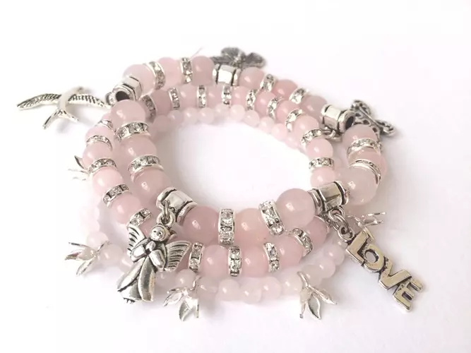 Rose Quartz Armband (62 foto's): modellen met suikerstenen om liefde aan te trekken, op welke hand het goed draagt, eigenschappen 3037_7