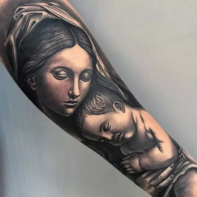 Tattoo „Jungfrau Maria“: Skizzen und Bedeutungen, Tätowierung auf der Hand und an der Schulter in Form der Ikonen der Gottesmutter mit einem Baby auf der Brust, anderen Optionen Tattoo 303_17