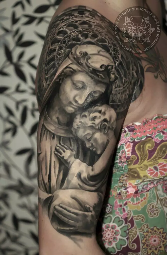 «Бриго Мария» татуировкасы: эскиздер мен мағыналар, қолдағы татуировкасы және иыққа және иыққа нәресте ананың кеудедегі аналар түрінде, басқа татуировкасы бар 303_18