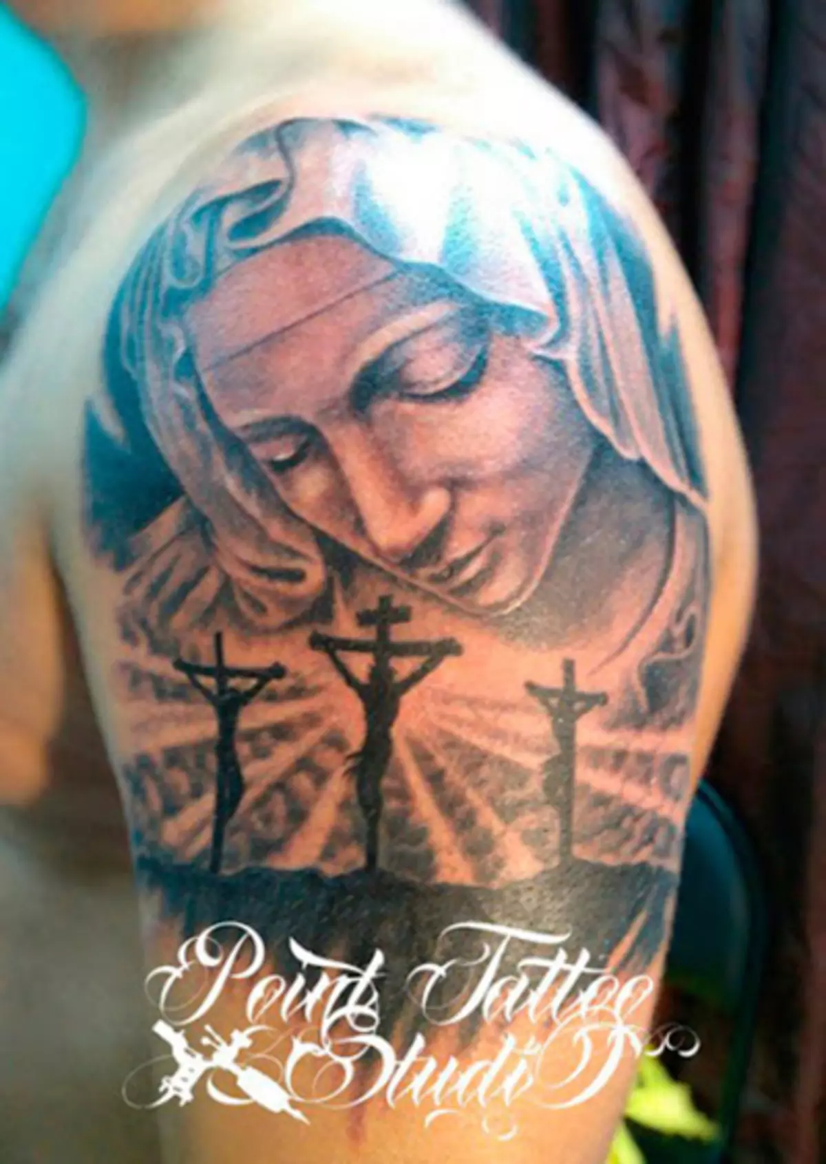 Tattoo „Jungfrau Maria“: Skizzen und Bedeutungen, Tätowierung auf der Hand und an der Schulter in Form der Ikonen der Gottesmutter mit einem Baby auf der Brust, anderen Optionen Tattoo 303_19