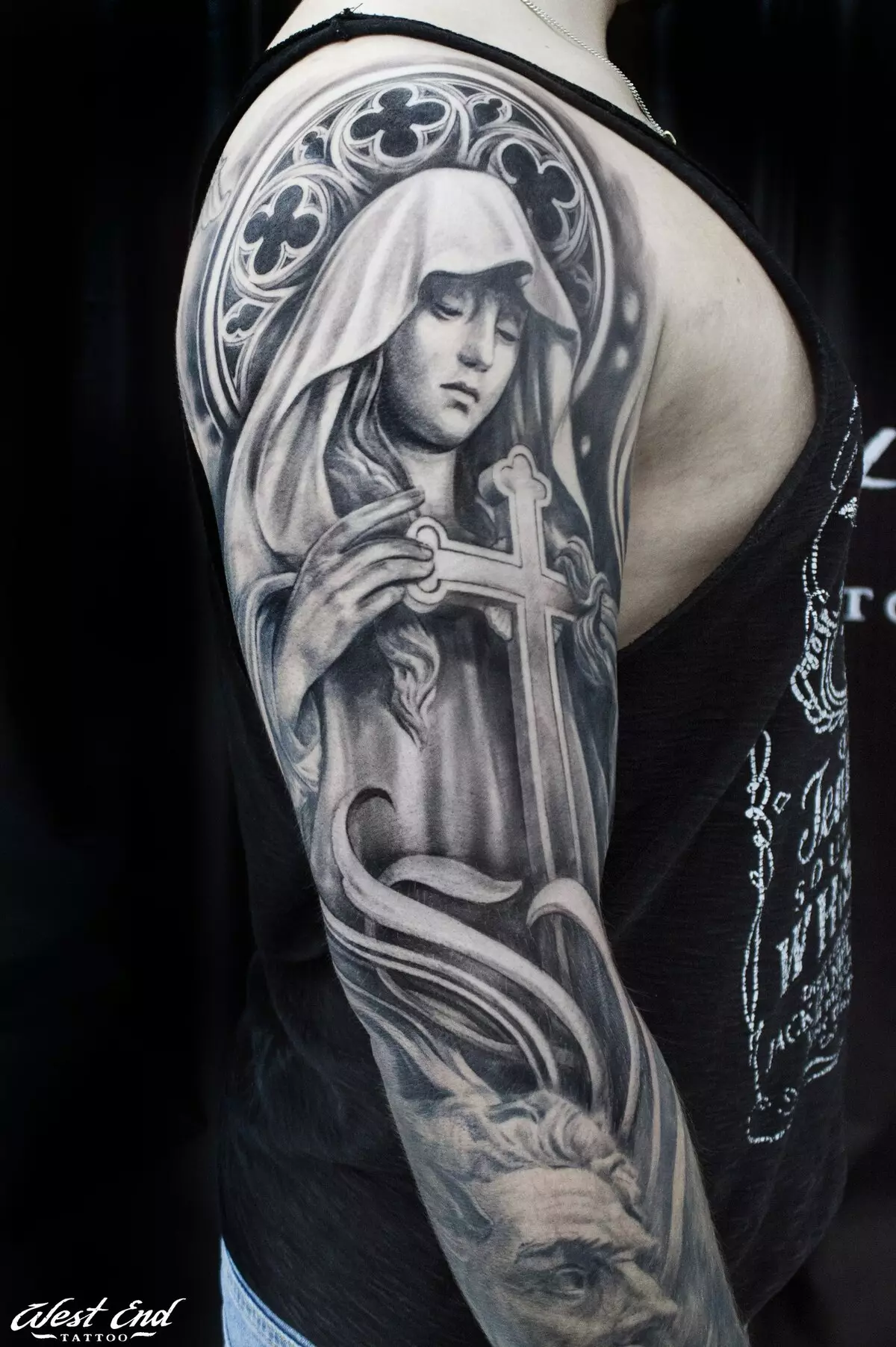 Tattoo „Jungfrau Maria“: Skizzen und Bedeutungen, Tätowierung auf der Hand und an der Schulter in Form der Ikonen der Gottesmutter mit einem Baby auf der Brust, anderen Optionen Tattoo 303_20