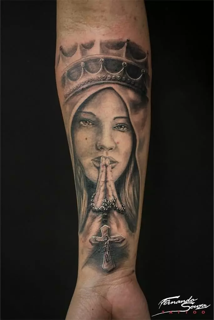 Tattoo „Jungfrau Maria“: Skizzen und Bedeutungen, Tätowierung auf der Hand und an der Schulter in Form der Ikonen der Gottesmutter mit einem Baby auf der Brust, anderen Optionen Tattoo 303_27