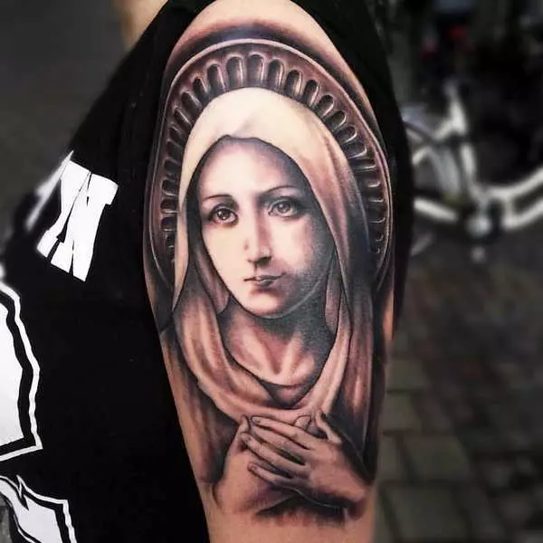 Tattoo „Jungfrau Maria“: Skizzen und Bedeutungen, Tätowierung auf der Hand und an der Schulter in Form der Ikonen der Gottesmutter mit einem Baby auf der Brust, anderen Optionen Tattoo 303_6