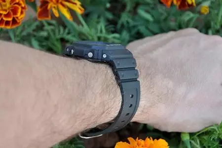 Armband för Casio Klockor (60 bilder): Hur förkorta metallarmbandet, hur man hämtar klockan, hur man skiljer originalet från den falska 3040_12