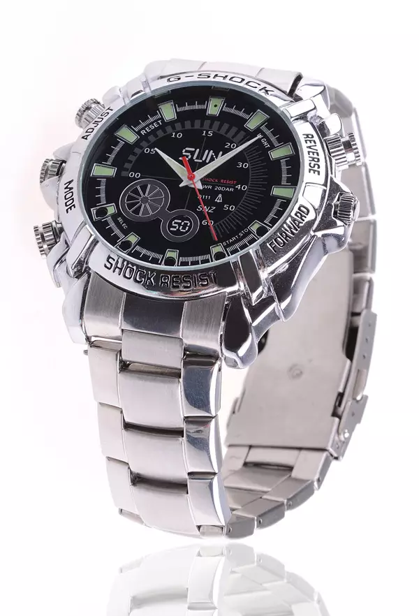 Нараквица за Casio Watches (60 фотографии): Како да ја скрати металната нараквица, како да ги собереш на часовникот, како да го разликуваат оригиналот од лажни 3040_34