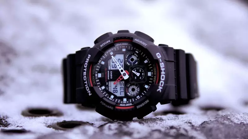 Нараквица за Casio Watches (60 фотографии): Како да ја скрати металната нараквица, како да ги собереш на часовникот, како да го разликуваат оригиналот од лажни 3040_7