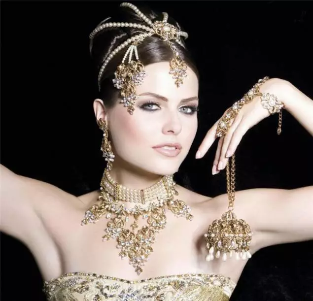 Braccialetto d'oro con topazio (79 foto): modelli femminili a portata di mano con granata, zaffiri e smeraldi, fianit e altre pietre 3041_53