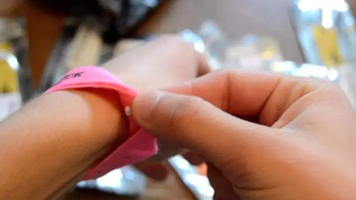 Muskiet armband (28 foto's): vir kinders vanaf Gardex en Bugslock, modelle van bosluise, resensies oor anti-muskiet armbande 3042_2