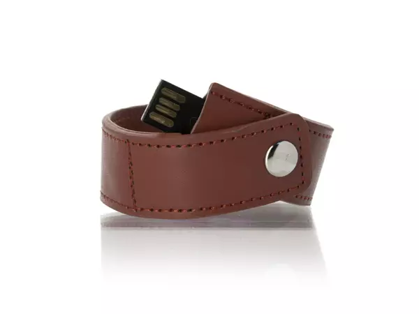 Flash Drive Bracelet (22 foto): Model USB di tangan dengan logo, tidur putih dan warna lainnya 3043_6