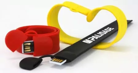Flash-Laufwerk-Armband (22 Fotos): USB-Modelle an der Hand mit Logo, weißer Schlaf und andere Farbe 3043_7
