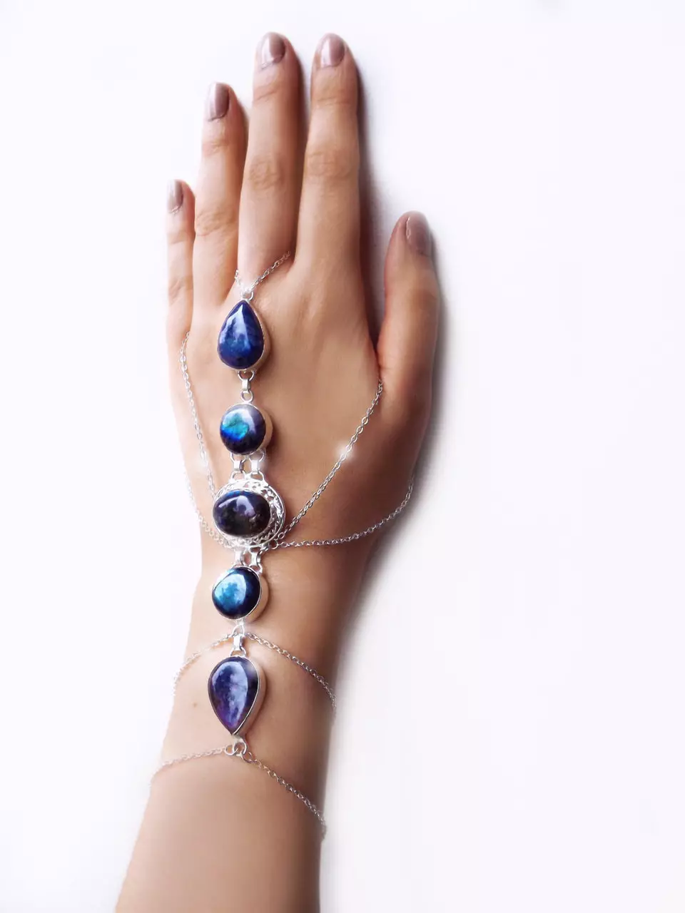 Ketting armband (46 foto's): Vroue se ketting modelle op die hand, juweliersware en juweliersware 3049_13