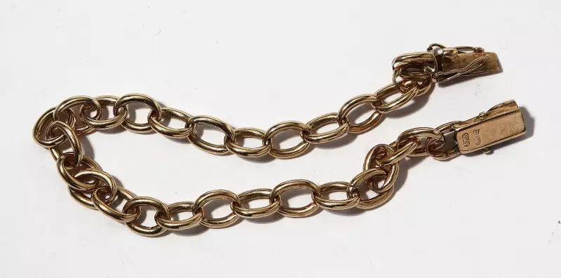 Gelang Chain (46 Foto): Model Chain Wanita ing tangan, Perhiasan lan Perhiasan 3049_26