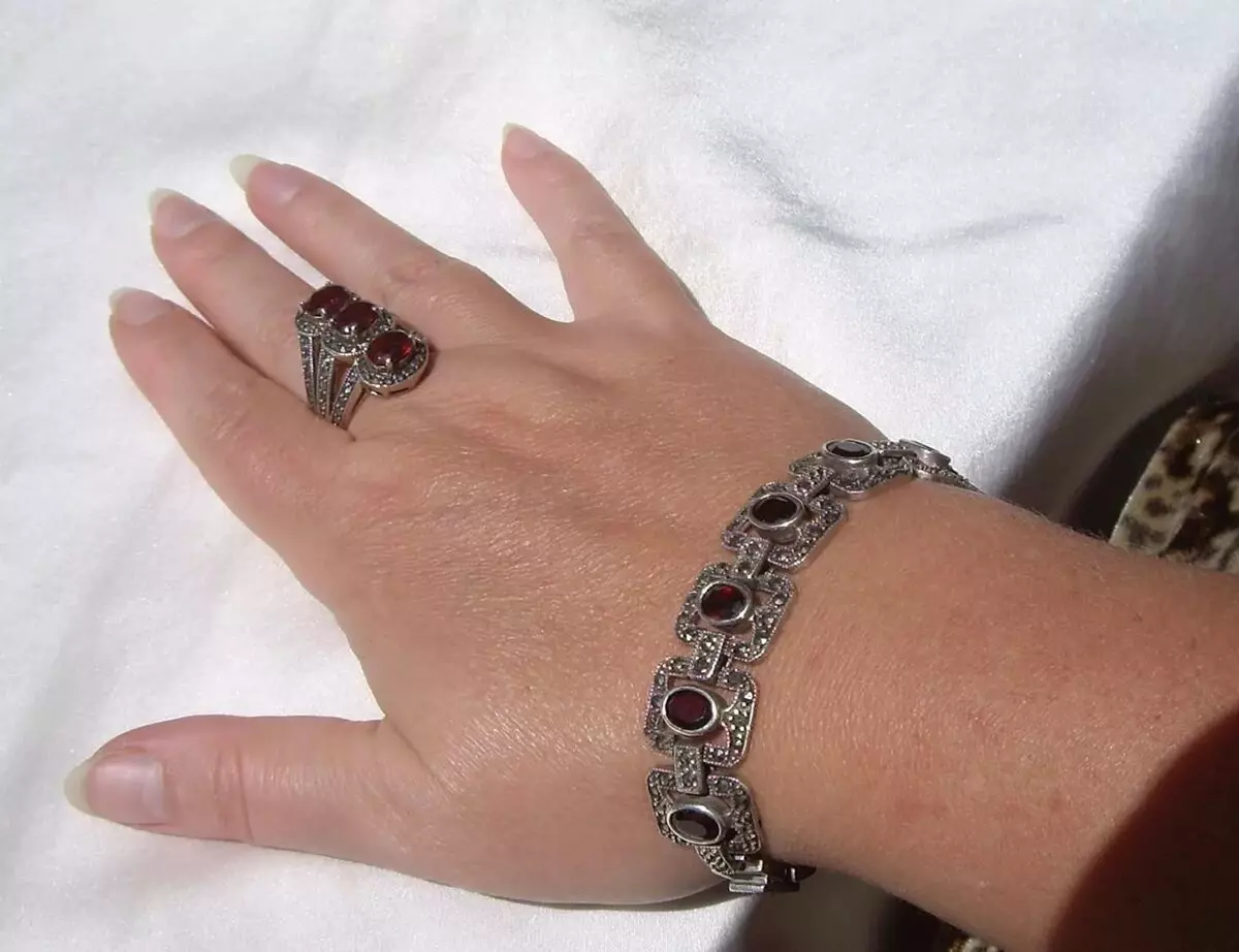 Granatapfel-Armband (60 Fotos): Steineigenschaften und beliebte Modelle 3054_24