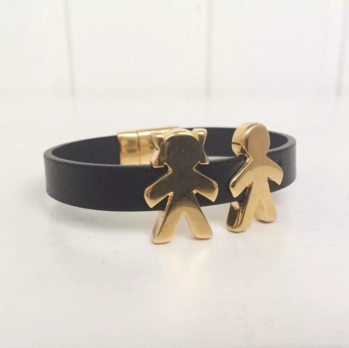 دستبند با ویژگی های کودکان (77 عکس): مدل برای مادران برای تولد دختران طلا، نقره یا سیلیکون 3061_43