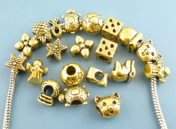 Gold Bracelet Pandora (38 Fotoen): Model mat Sëlwer Charme mat Gold, Lieder a Gold, Rezensiounen 3068_27