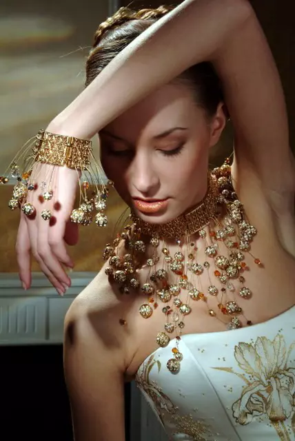 Bracelets larges (73 photos): modèles féminins massifs, bijoux à la main, modèles épais 3070_19