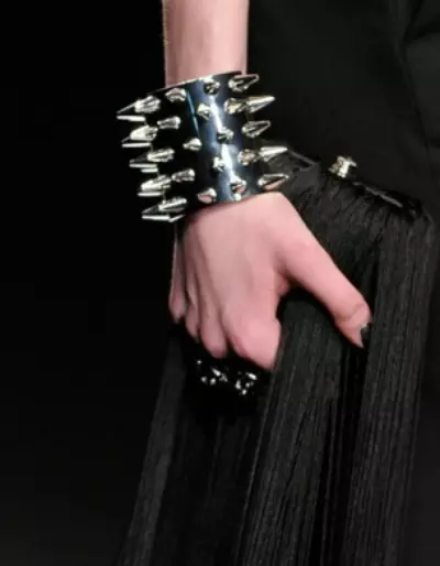 Wide Bracelets (73 foto's): Massive froulike modellen, sieraden hân, dikke modellen 3070_43