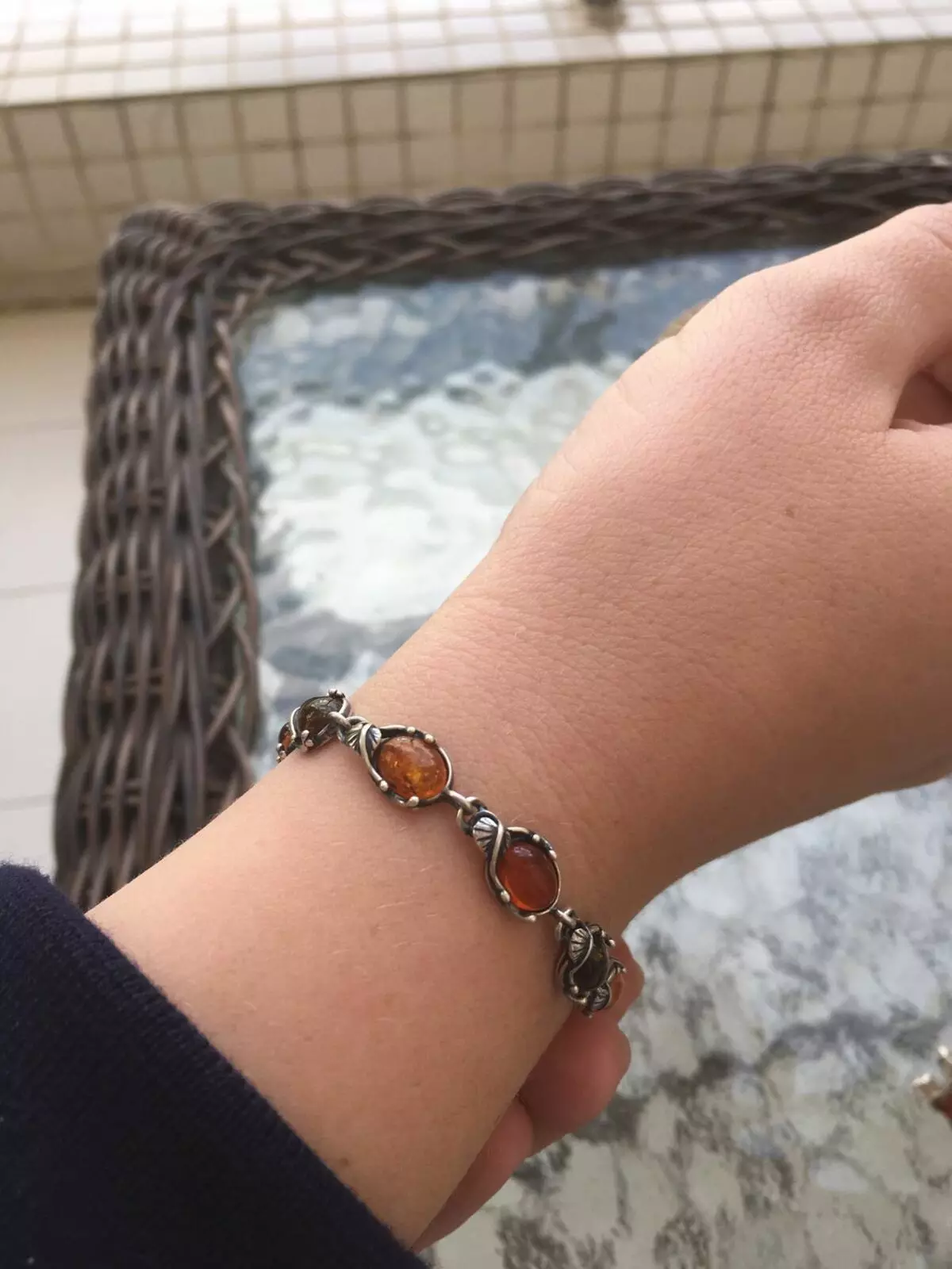 Amber Bracelet (51 foto's): Eigenschappen van Amber Bracelet, op welke hand draagt 3082_15