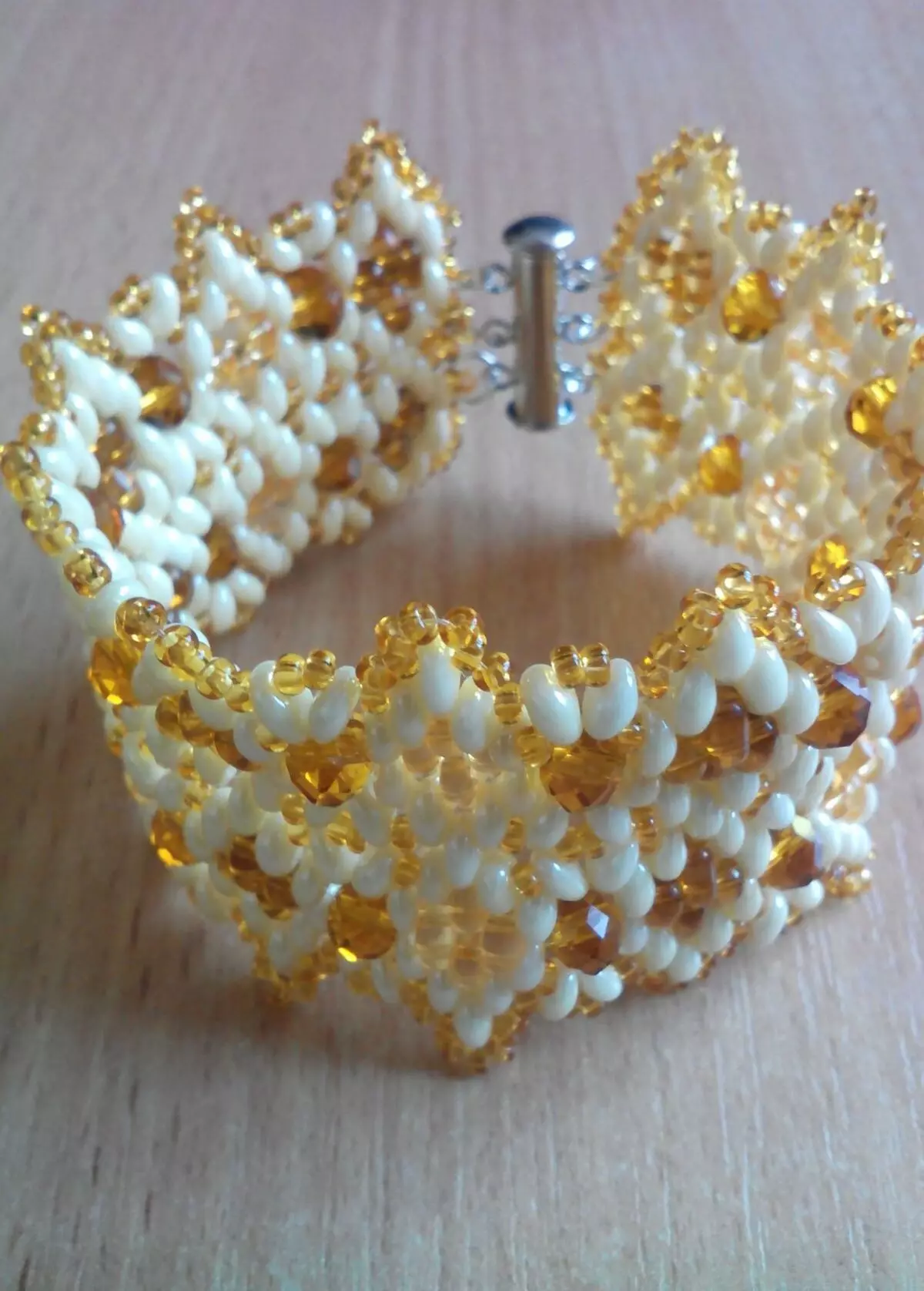 Amber Bracelet (51 foto's): Eigenschappen van Amber Bracelet, op welke hand draagt 3082_45