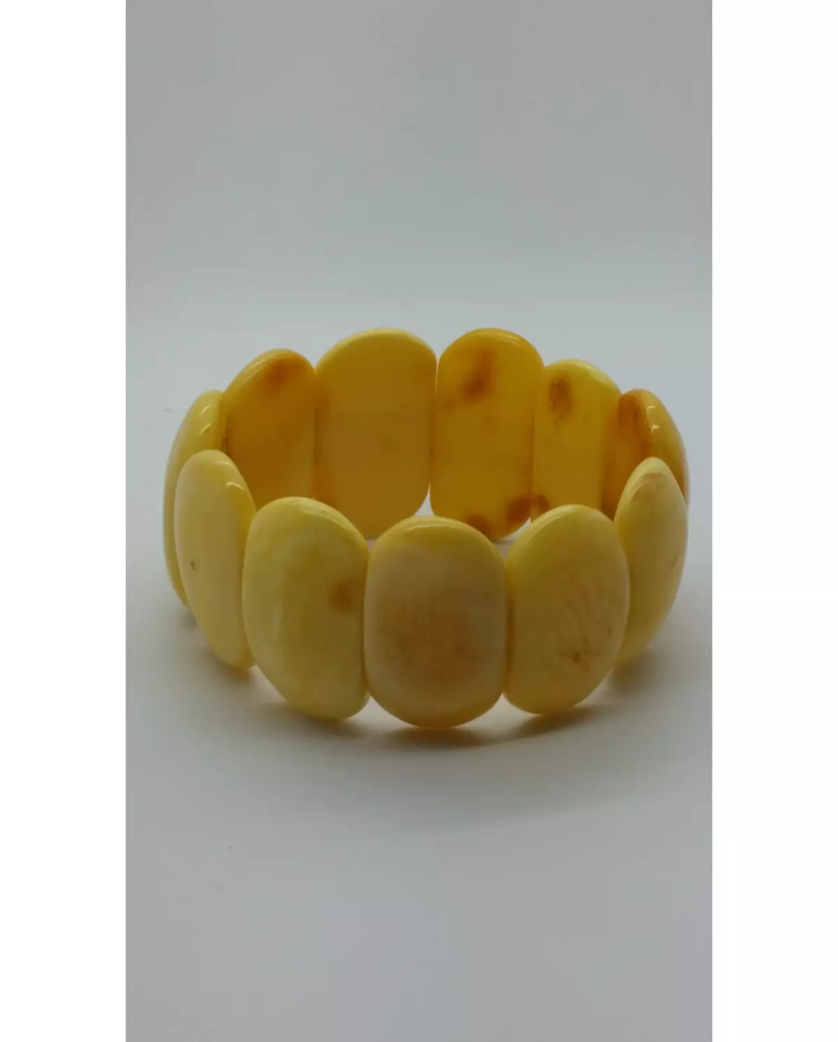 Amber Bracelet (51 foto's): Eigenschappen van Amber Bracelet, op welke hand draagt 3082_51