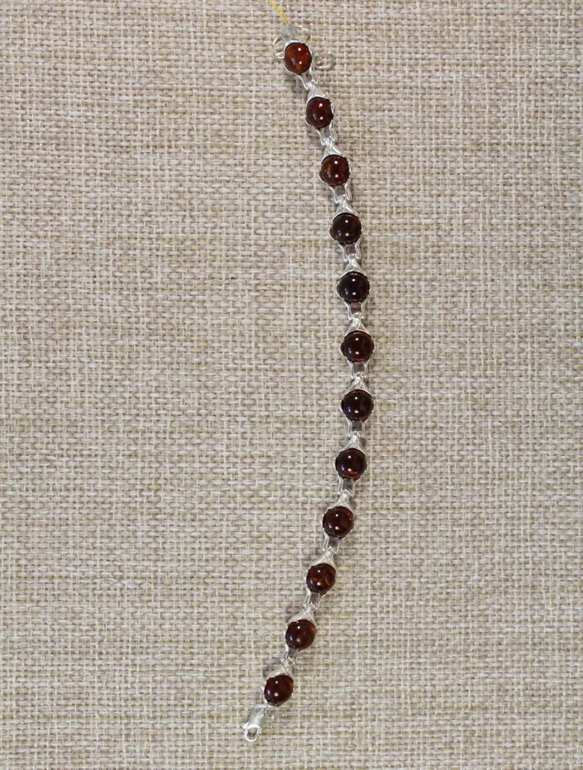 צמיד אמבר (51 תמונות): נכסים של צמיד ענבר, על איזה יד לובש 3082_9