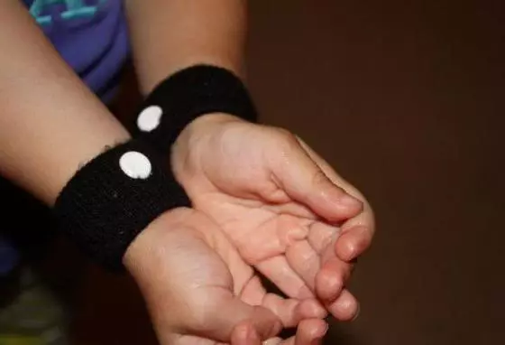Armband van die tegnologie (91 foto's): Akupunktuurmodelle vir kinders en volwassenes van reisdroom, resensies 3084_15