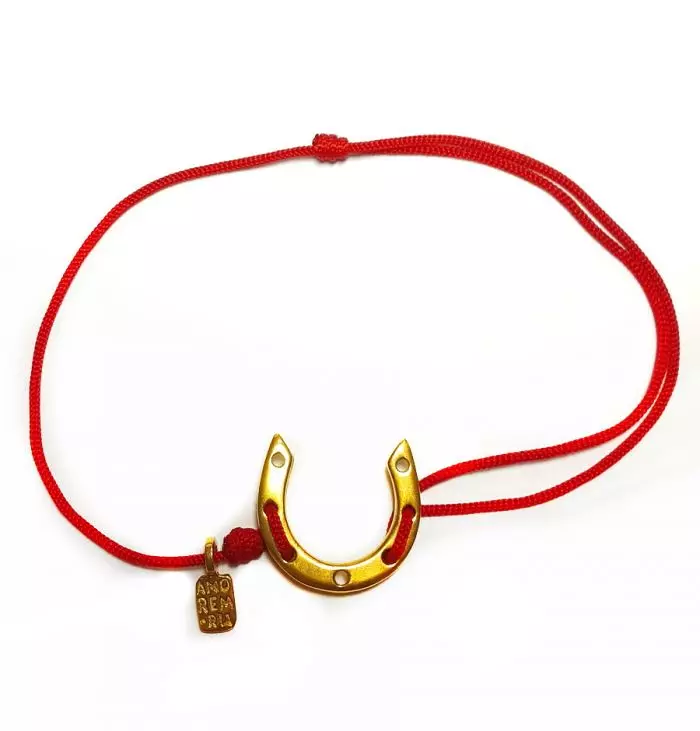 Bracelets hamwe na Pendanes (Amafoto 75): Imitako, pendant, Cubes Inyuguti, Ibisobanuro, Carabium 3085_16