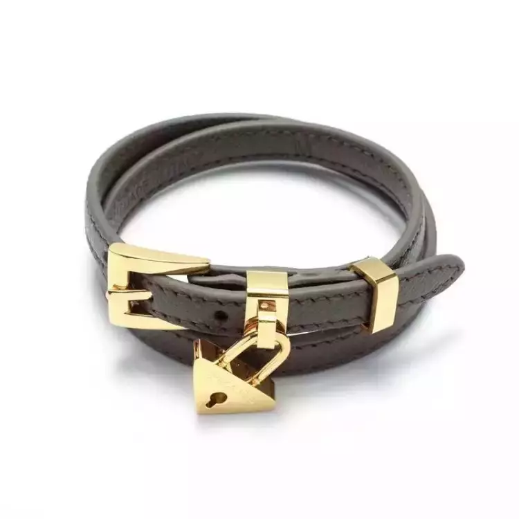 Bracelets mei Pendants (75 foto's): Sieraden, hanger, kubussen, Kubussen, Meaning, Carabium 3085_33