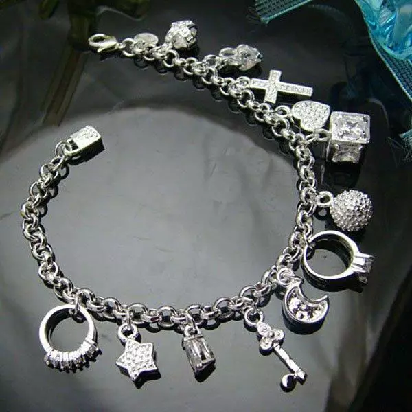 Armbånd med pendants (75 bilder): smykker, anheng, kuber bokstaver, mening, karabium 3085_8