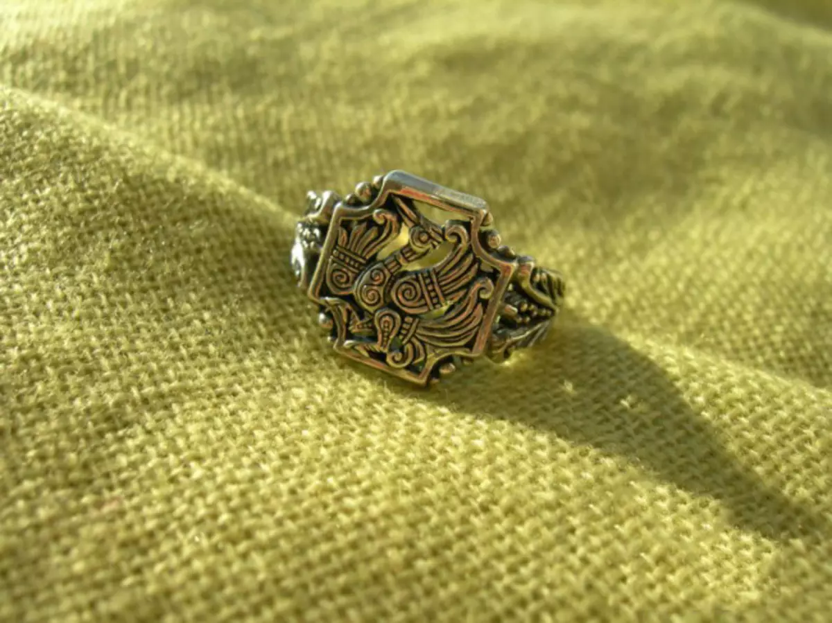 Словенски прстени (77 фотографии): карактерни прстени со симболи на антички Словени и руни, женски плетен модели 3095_22