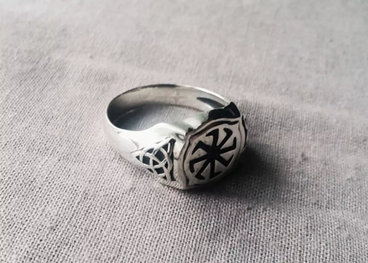 Slawiese ringe (77 foto's): Character ringe met simbole van die antieke Slawiërs en runen, vroulike tone modelle 3095_32