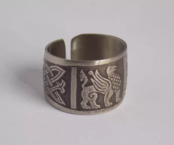 Slovanské krúžky (77 fotografií): znakové krúžky so symbolmi starovekých Slovanov a runy, ženské prútené modely 3095_37