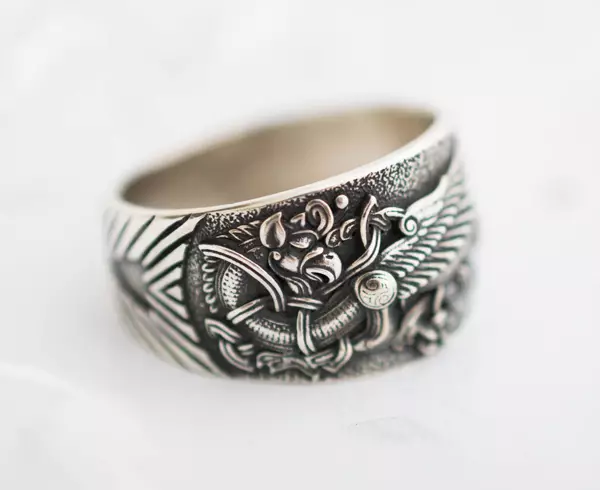 Slavenski prstenovi (77 fotografija): Znak prstenovi sa simbolima drevnih Slavena i runa, ženski Wicker modeli 3095_38