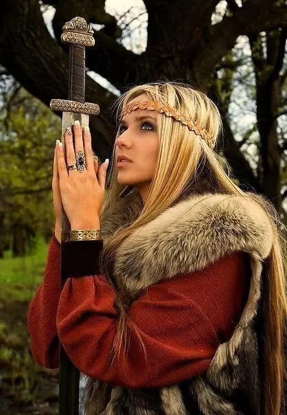 Slav Halkaları (77 fotoğraf): Antik Slav ve Runes sembolleri ile karakter halkaları, kadın hasır modelleri 3095_4