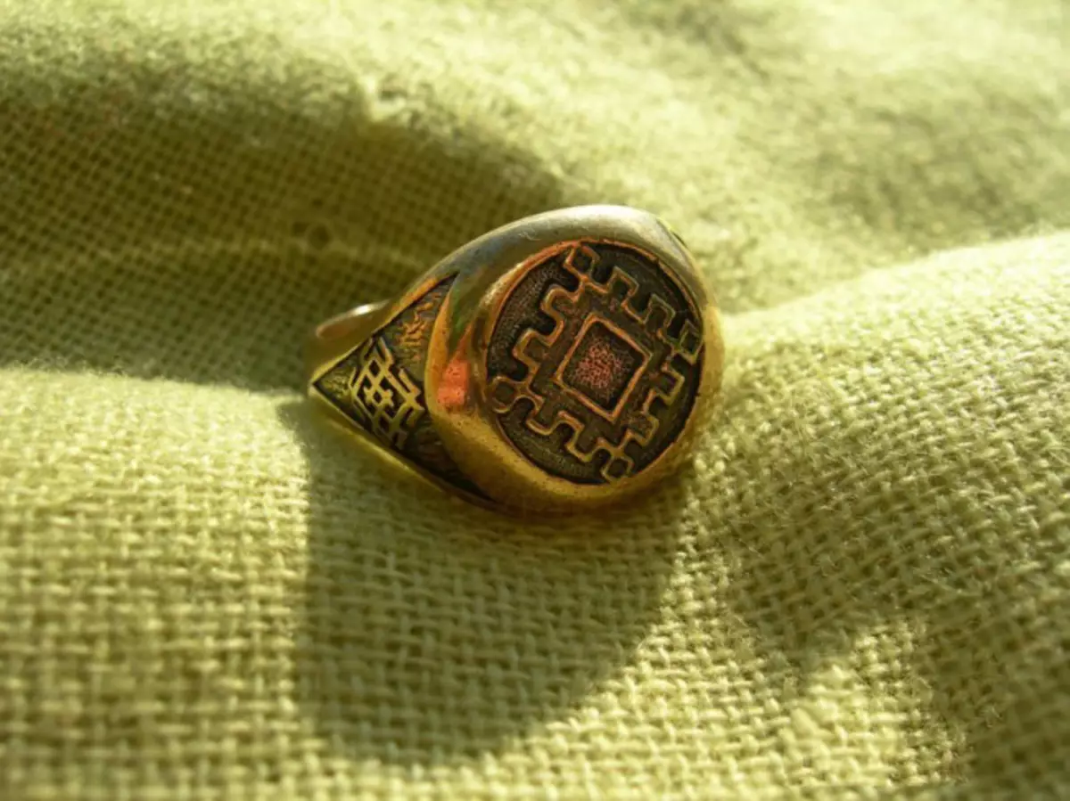 Anéis eslavos (77 fotos): Anéis de personagem com símbolos de antigos eslavos e runas, modelos de vime feminino 3095_49