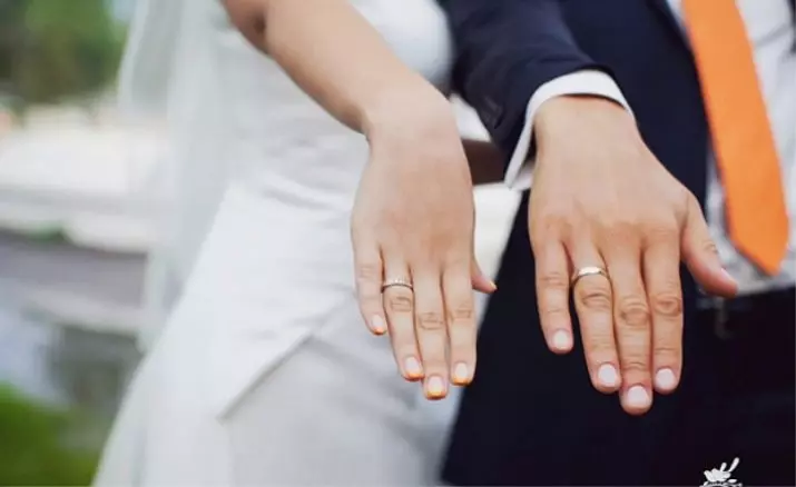 Hvilken hånd er bryllupsringen (83 bilder): hvilken finger du legger på, hvor vi er slitt på venstre side, og hvor til høyre 3099_2