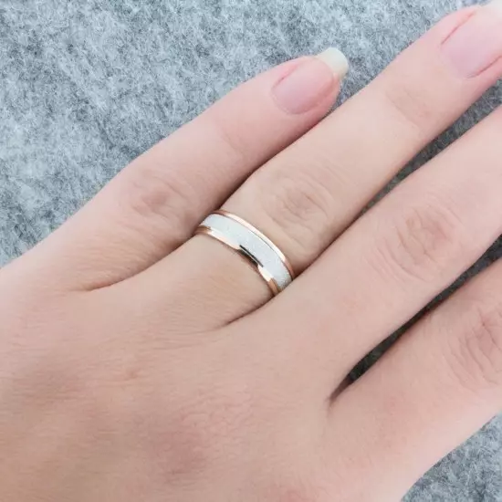 Che mano è il wedding ring (83 foto): che dito metti su, dove siamo indossati alla tua sinistra, e dove a destra 3099_62