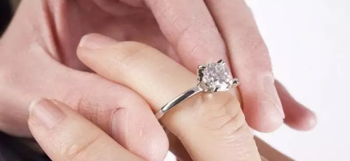 Çfarë dore është unaza e dasmës (83 foto): çfarë gishti keni vënë në, ku ne jemi të veshur në të majtën tuaj, dhe ku në të djathtë 3099_67