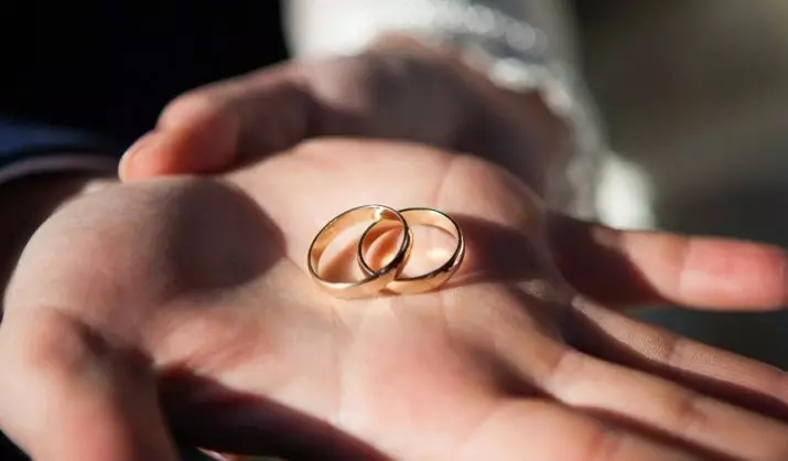 Che mano è il wedding ring (83 foto): che dito metti su, dove siamo indossati alla tua sinistra, e dove a destra 3099_75