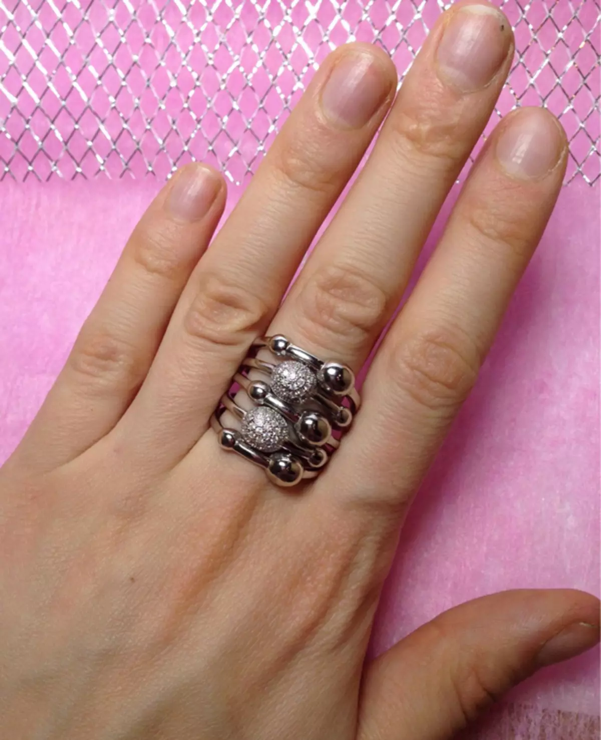 Широките пръстени от сребро (74 снимки): Злато и сребро модели, пръстени за жени без камъни и вложки 3109_16