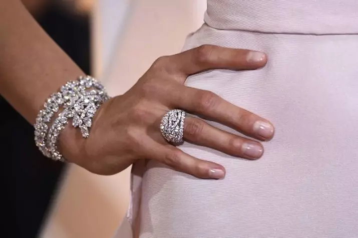 Широките пръстени от сребро (74 снимки): Злато и сребро модели, пръстени за жени без камъни и вложки 3109_67