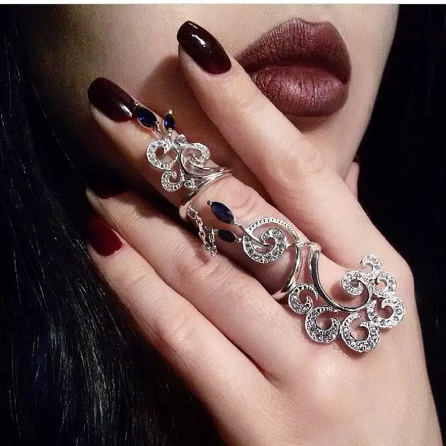حلقه (147 عکس): حلقه های زنانه زیبا، جواهرات مد روز برای دختر 2021 3111_101