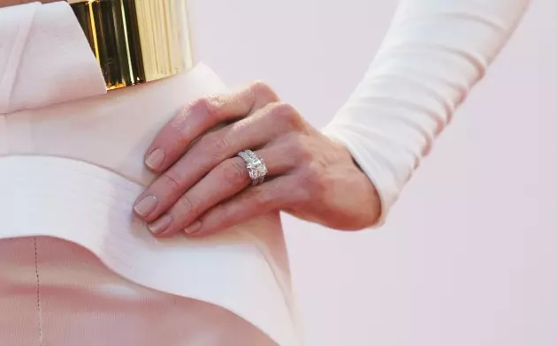 حلقه (147 عکس): حلقه های زنانه زیبا، جواهرات مد روز برای دختر 2021 3111_125