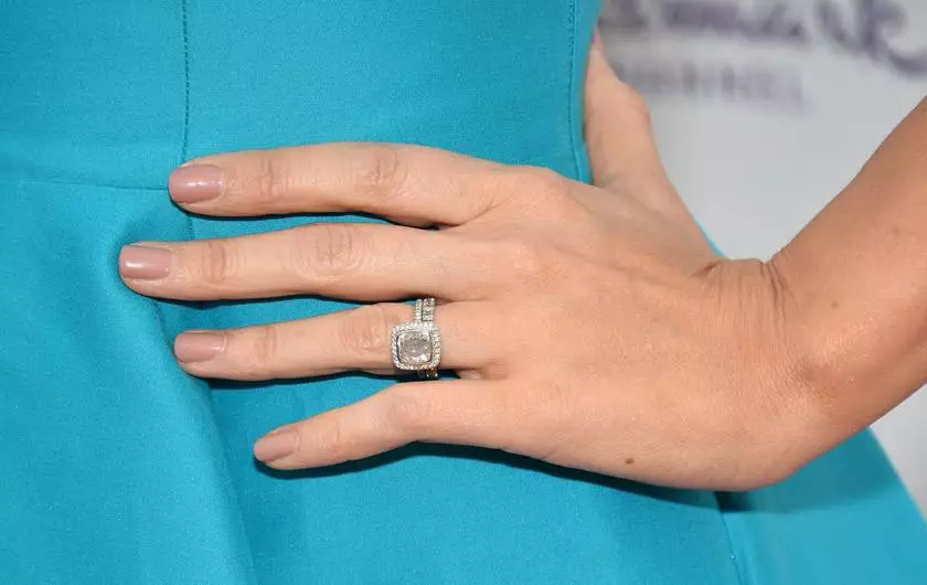 РИНГ (147 фотографија): Прекрасне женске прстенове, модни накит за девојку 2021 3111_126
