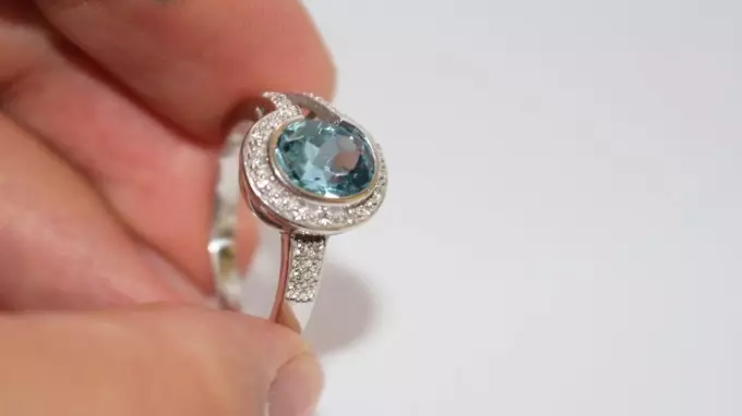 Anello (147 foto): Belle femmina anelli, gioielli alla moda per la ragazza 2021 3111_129