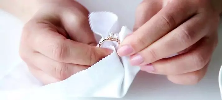 Ring (147 Foto): Cincin Perempuan Indah, Perhiasan Fashionable untuk Gadis 2021 3111_132