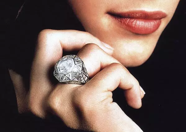 Ring (147 Foto): Cincin Perempuan Indah, Perhiasan Fashionable untuk Gadis 2021 3111_69